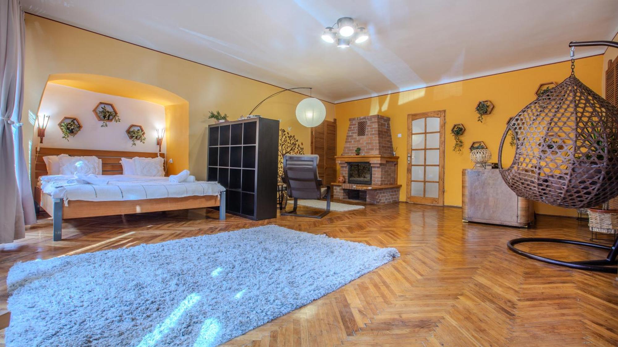 Tree House-Old Town Brasov Apartamento Exterior foto