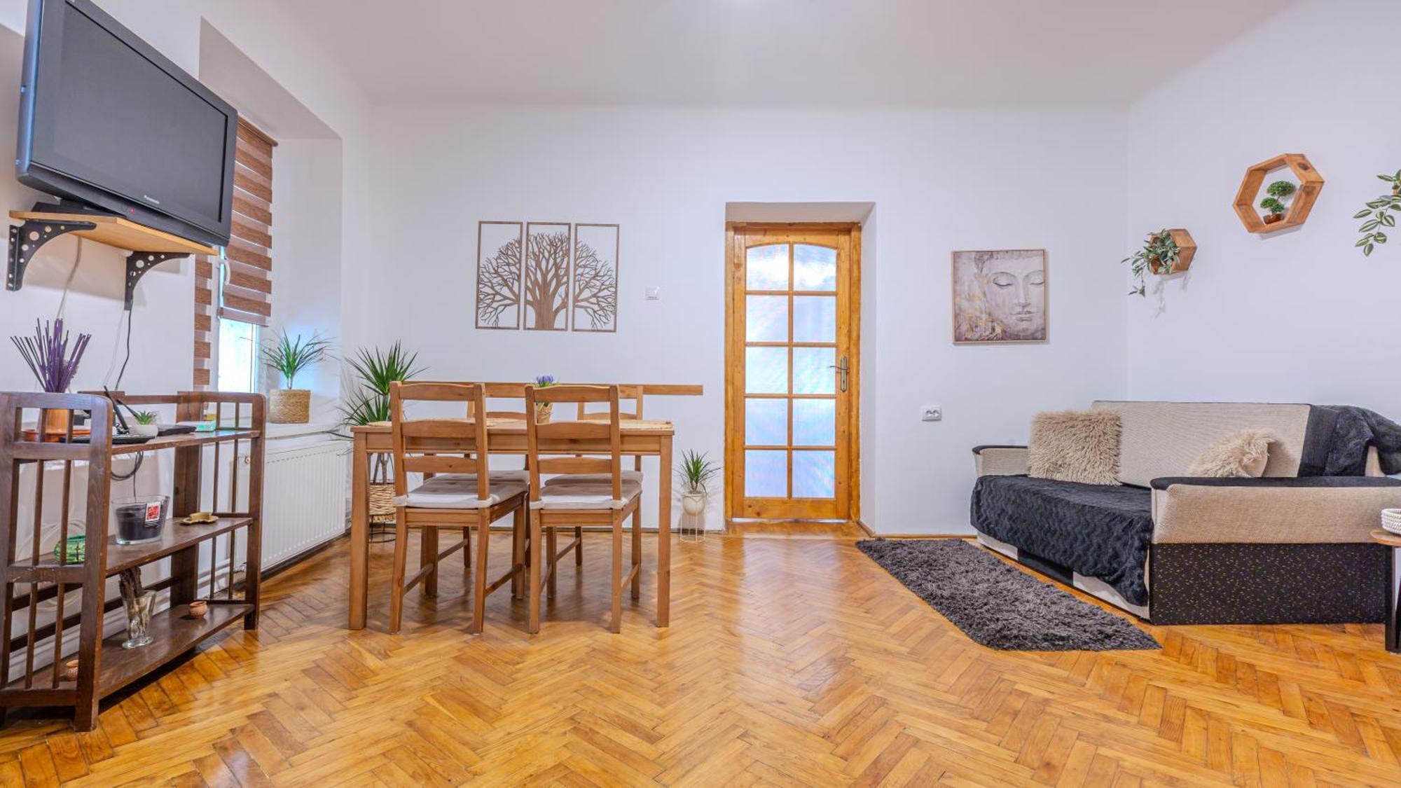 Tree House-Old Town Brasov Apartamento Exterior foto