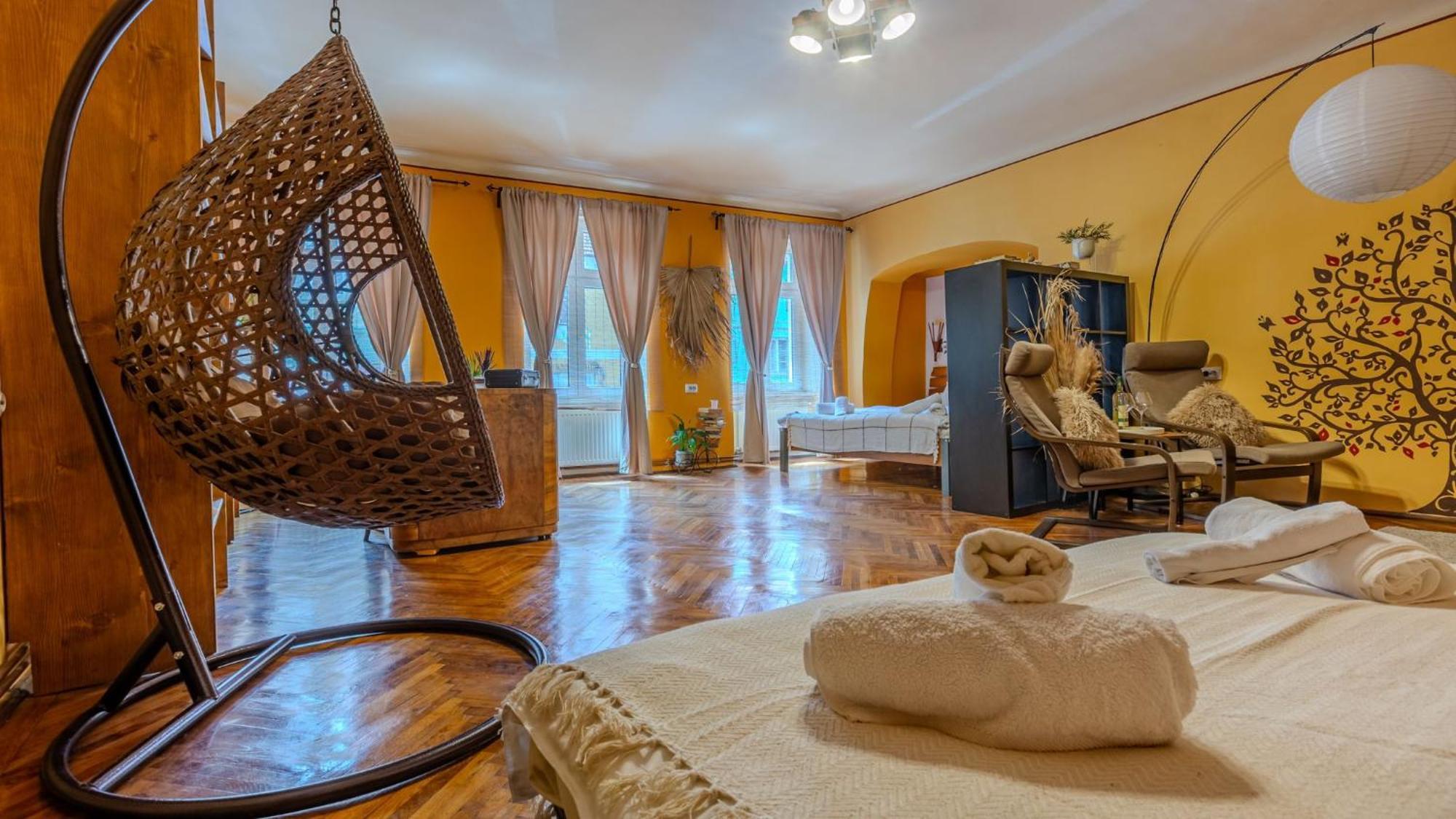 Tree House-Old Town Brasov Apartamento Exterior foto